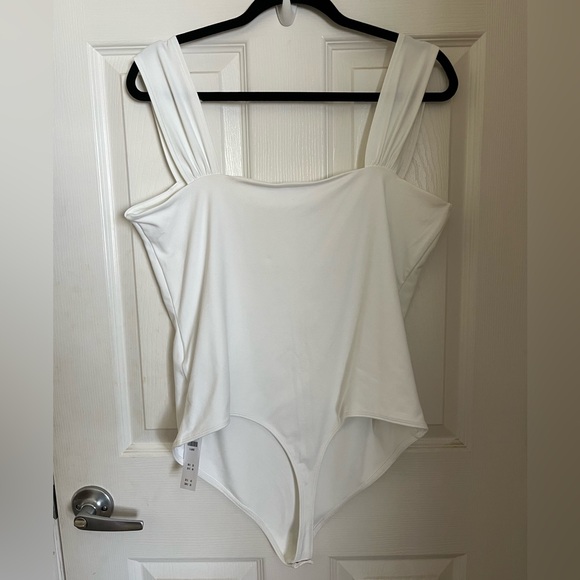 A&F Seamless Fabric Ruched Strap Bodysuit NWT - Picture 2 of 3